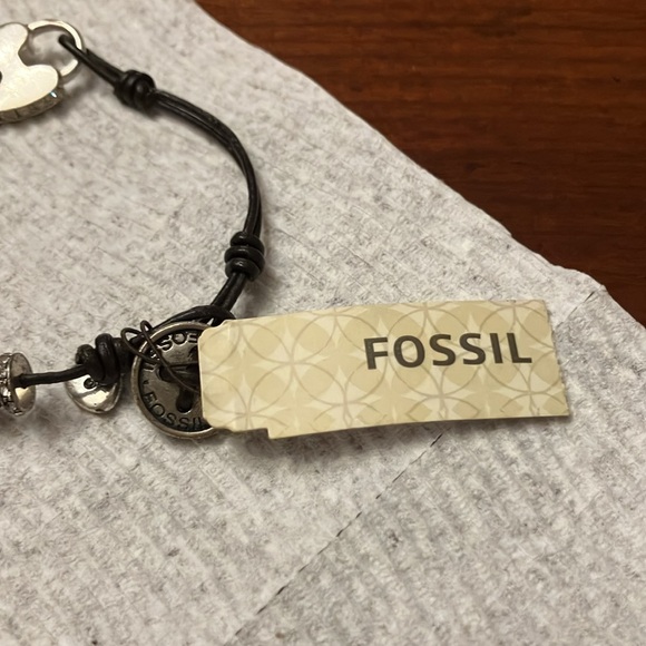 FOSSIL BRACELETT WITH HEART LOCK. BLACK CORD AND SILVER TRINKET. NWT - Picture 8 of 8